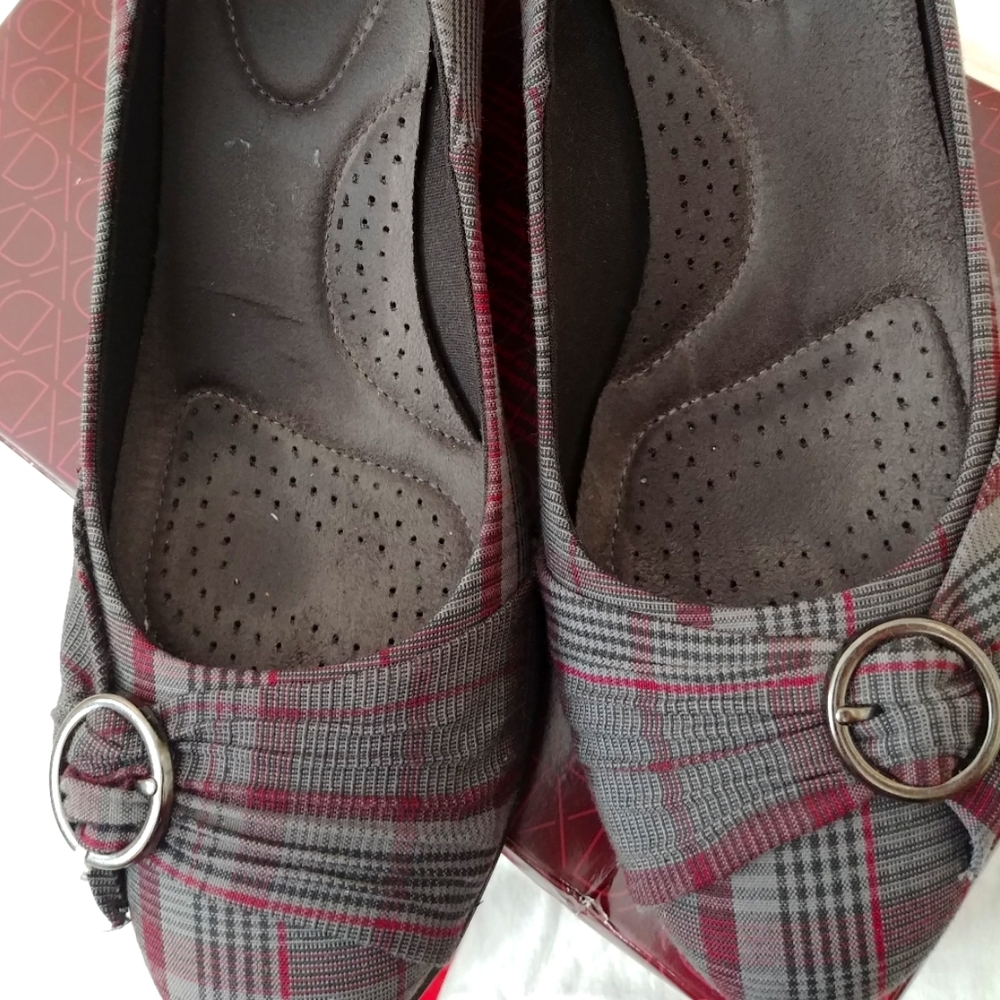 Women's wedge heels size 11.5